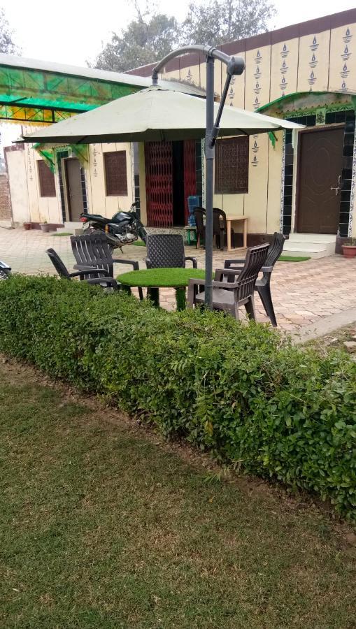 Radha Krishna Dham Villa Vrindavan Ngoại thất bức ảnh